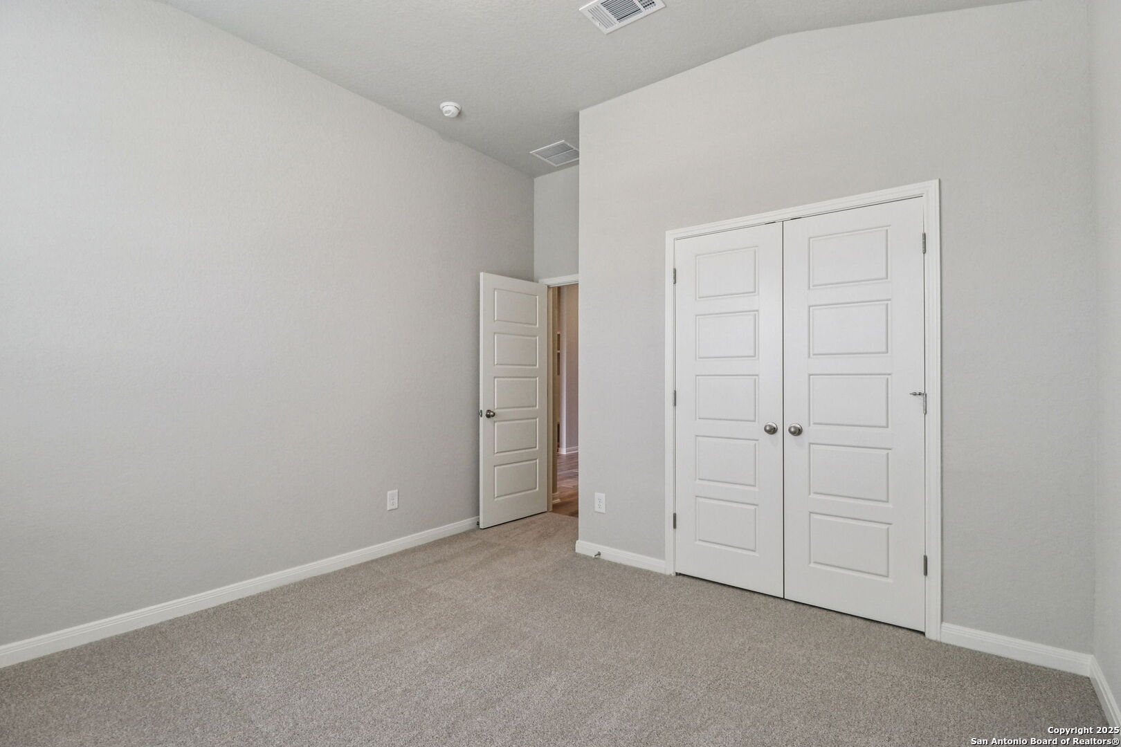 property viewer photo 18