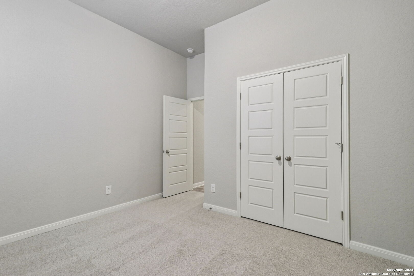property viewer photo 24