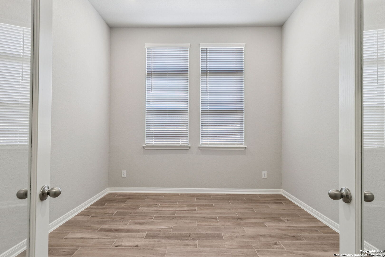property viewer photo 25
