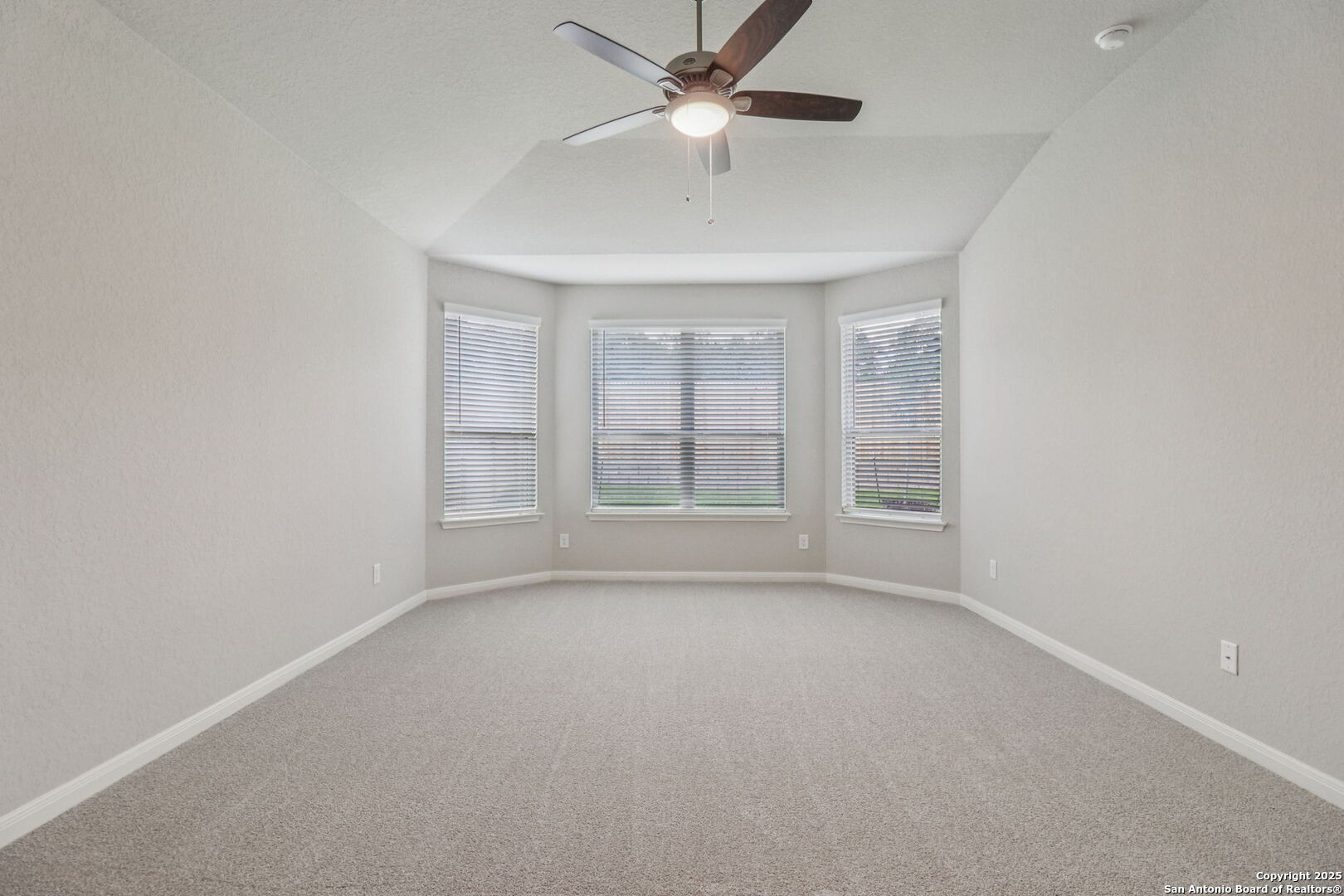 property viewer photo 30