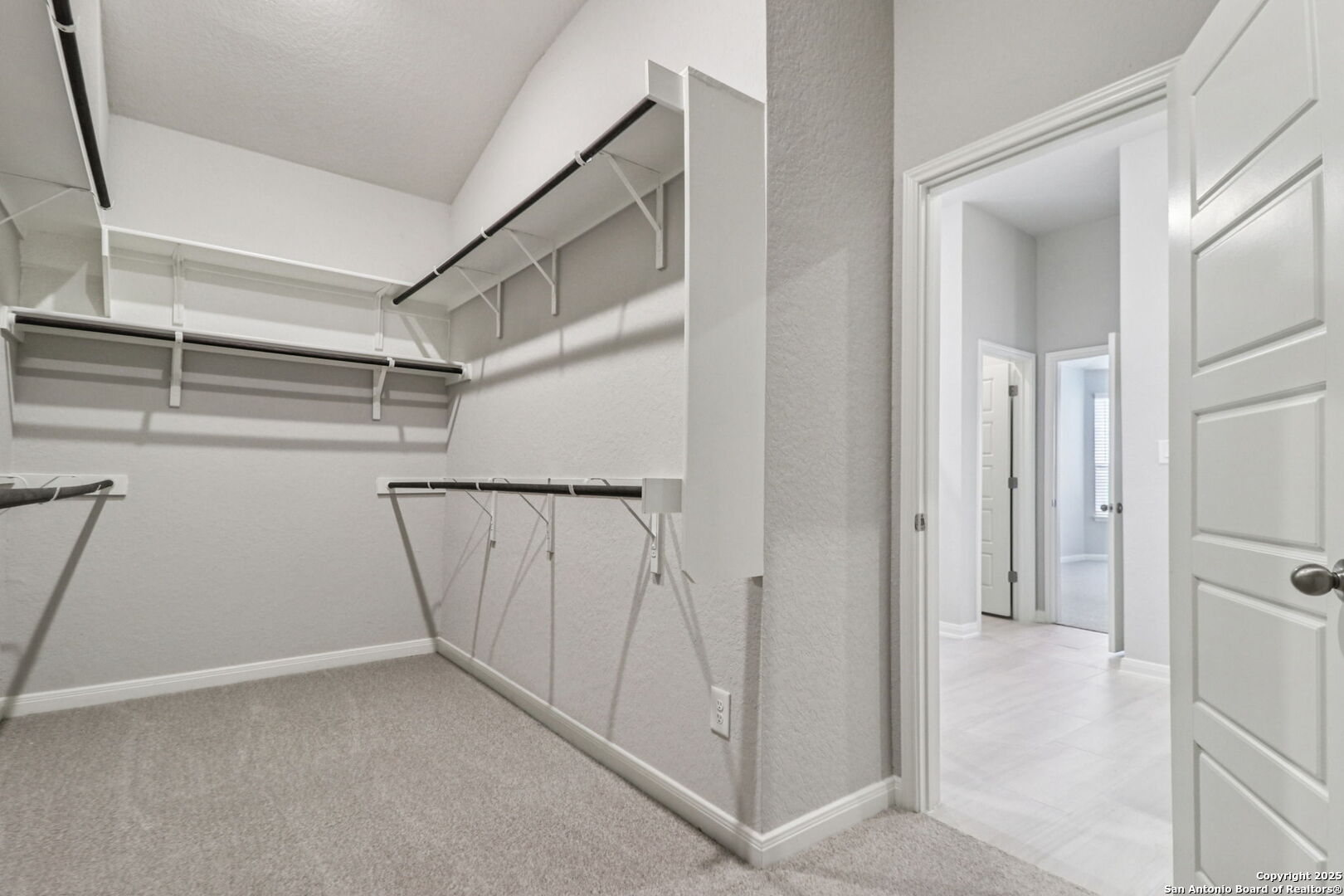 property viewer photo 35