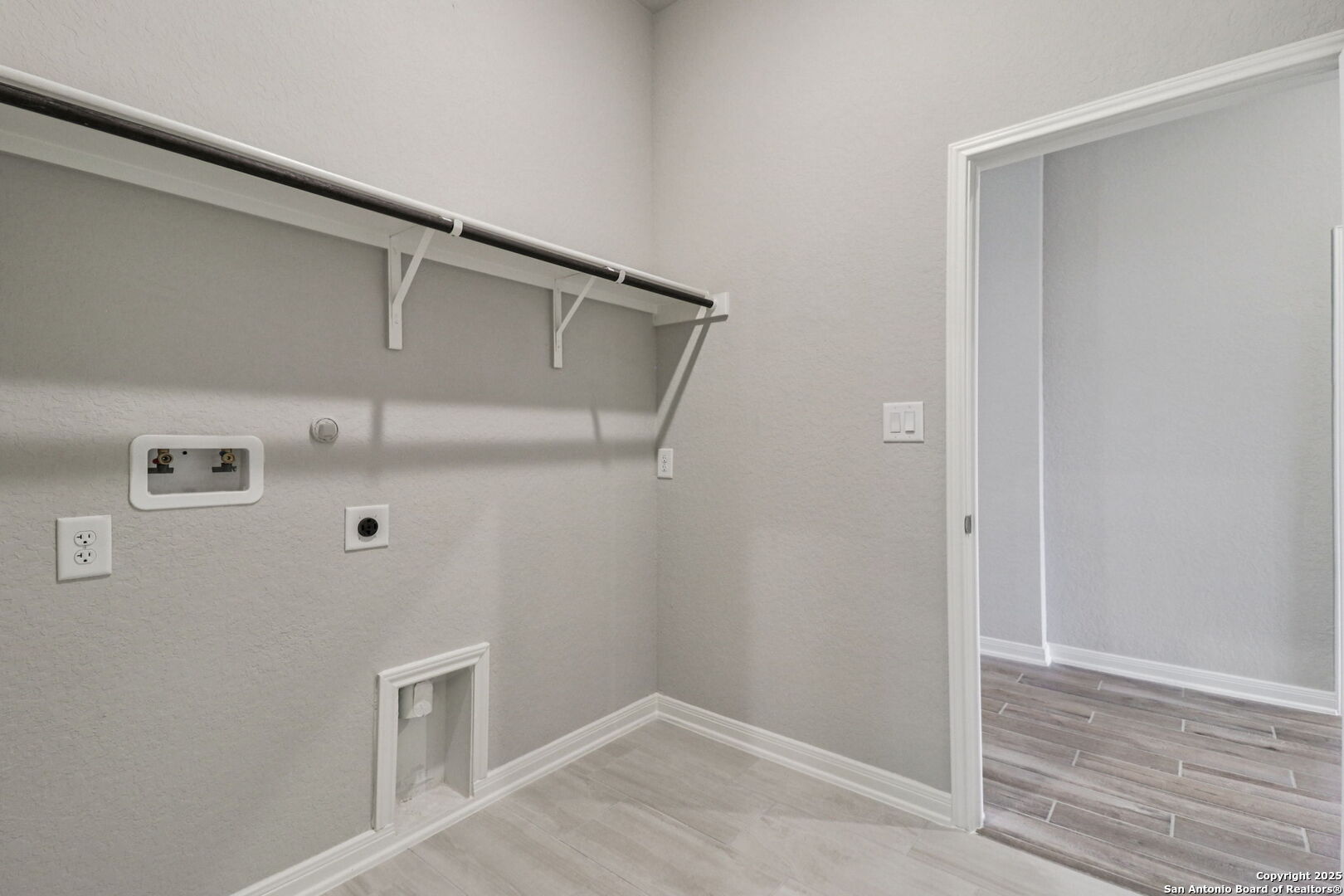 property viewer photo 36