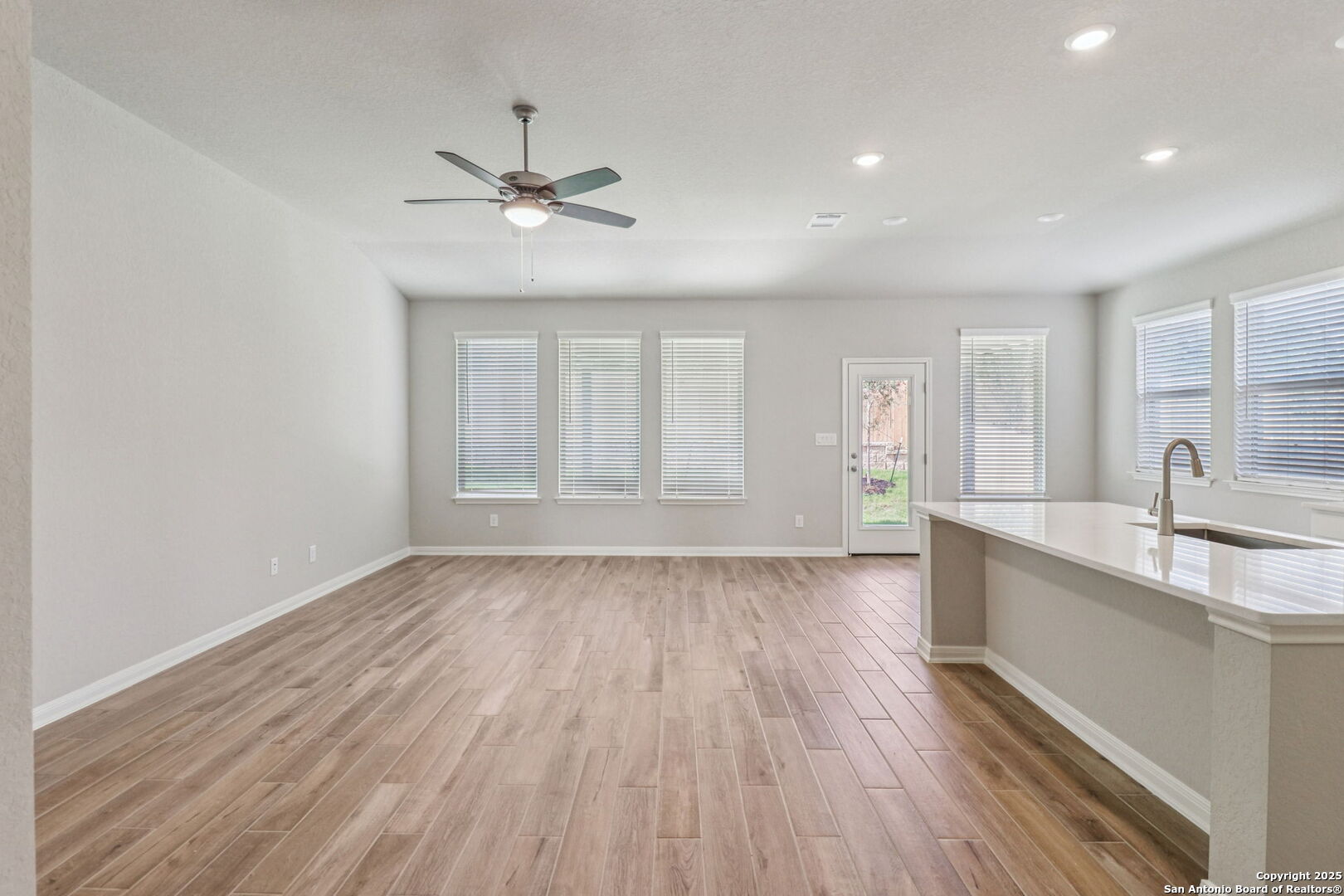 property viewer photo 9