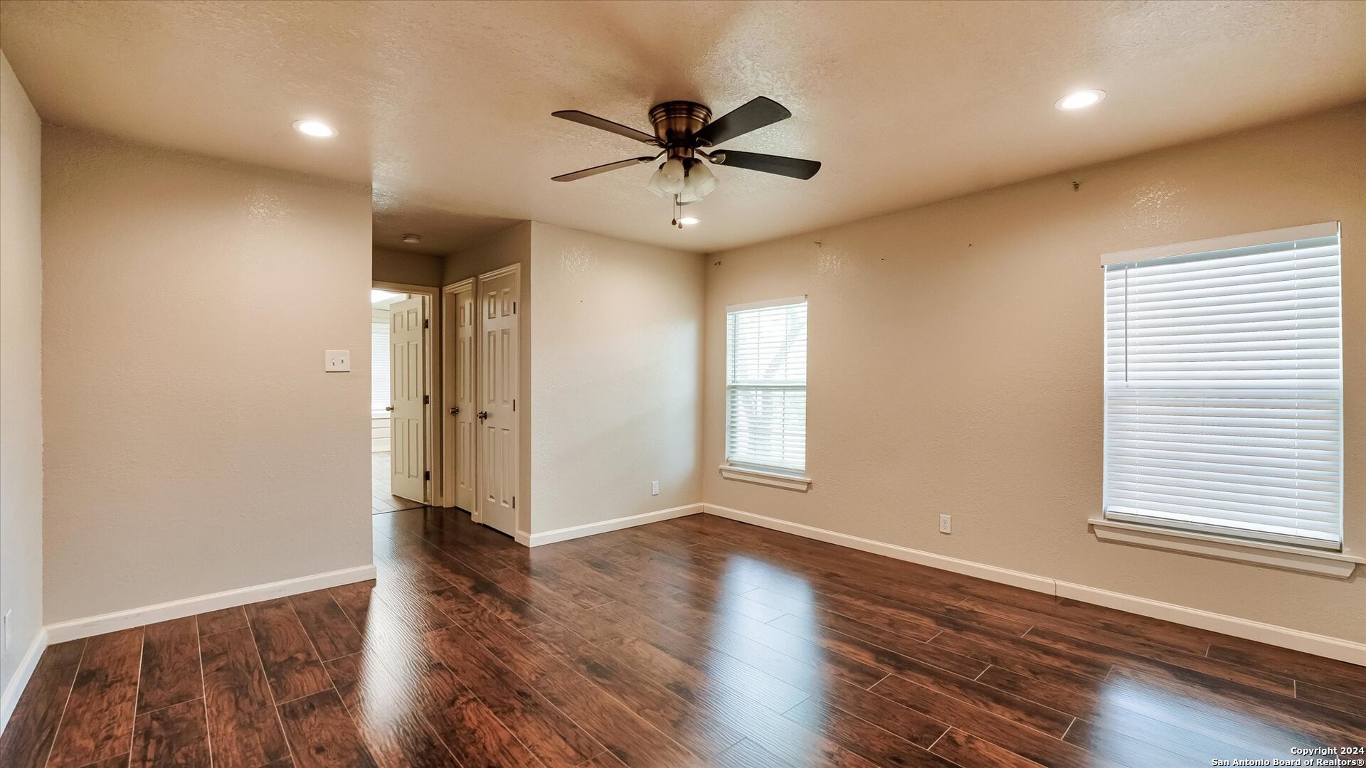 property viewer photo 14