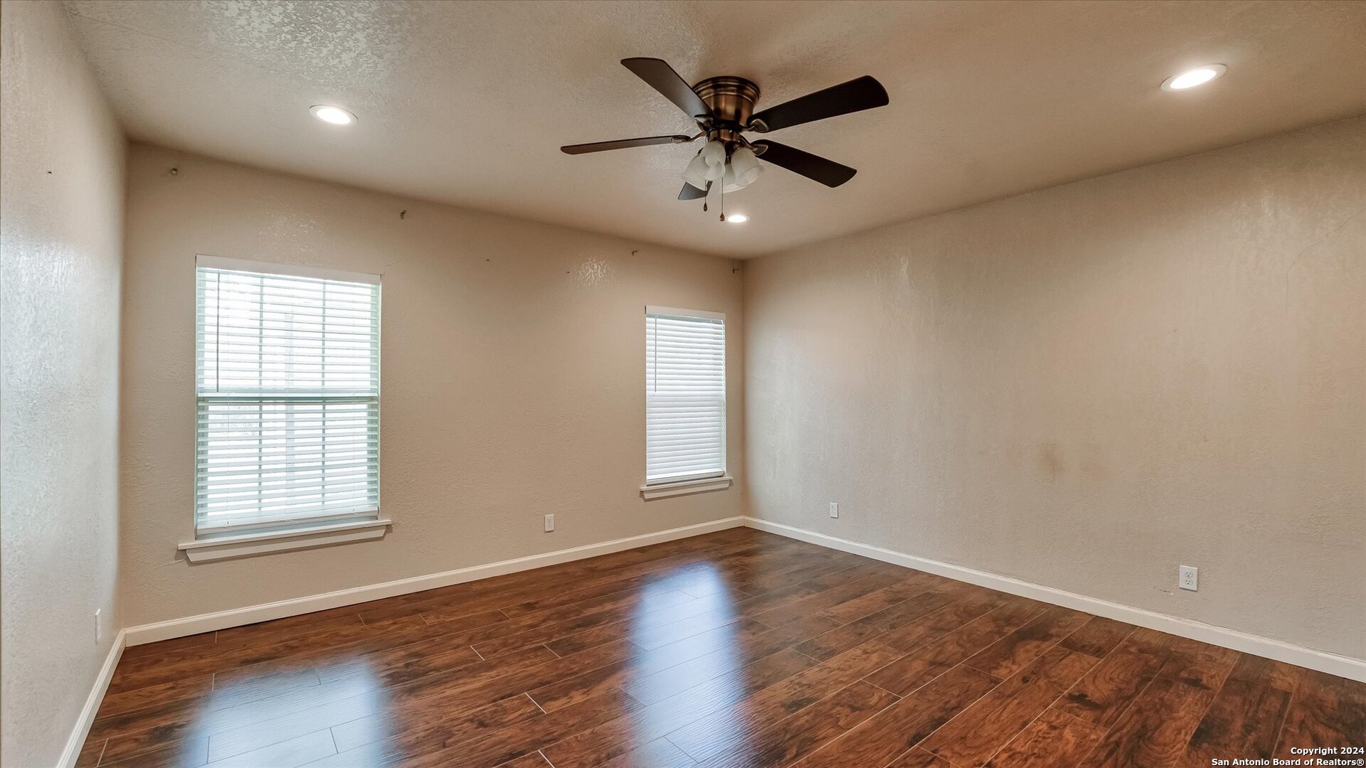 property viewer photo 15