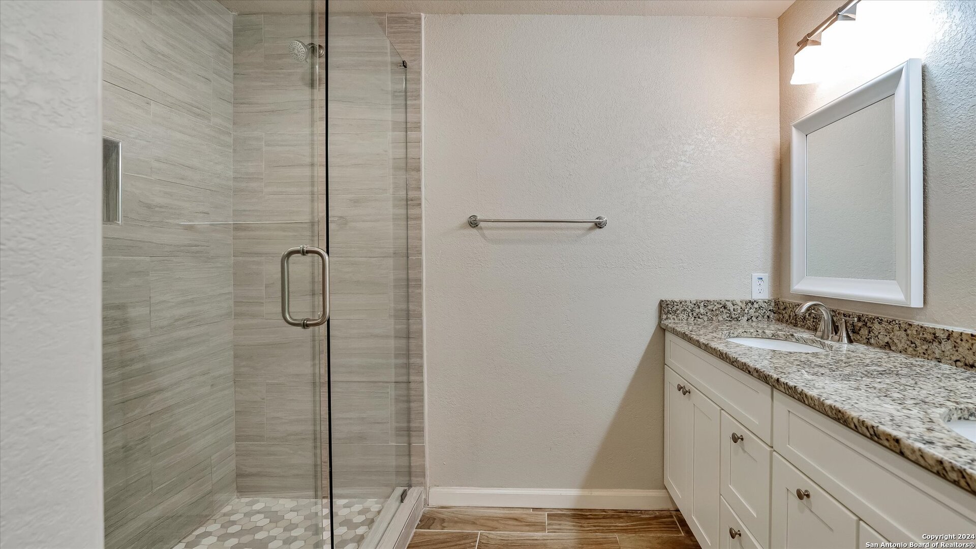 property viewer photo 16