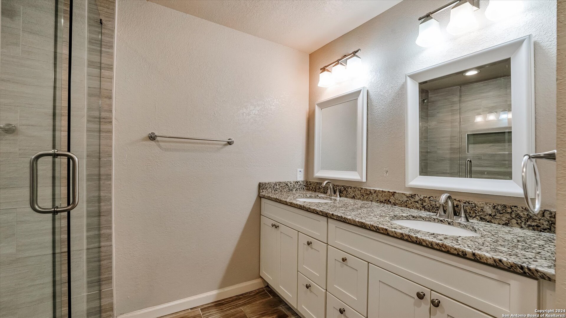 property viewer photo 17