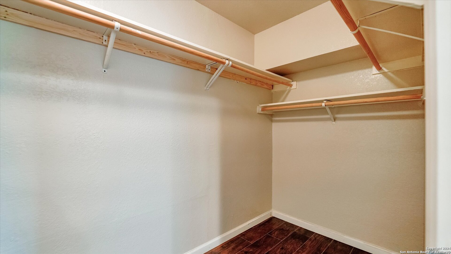 property viewer photo 20