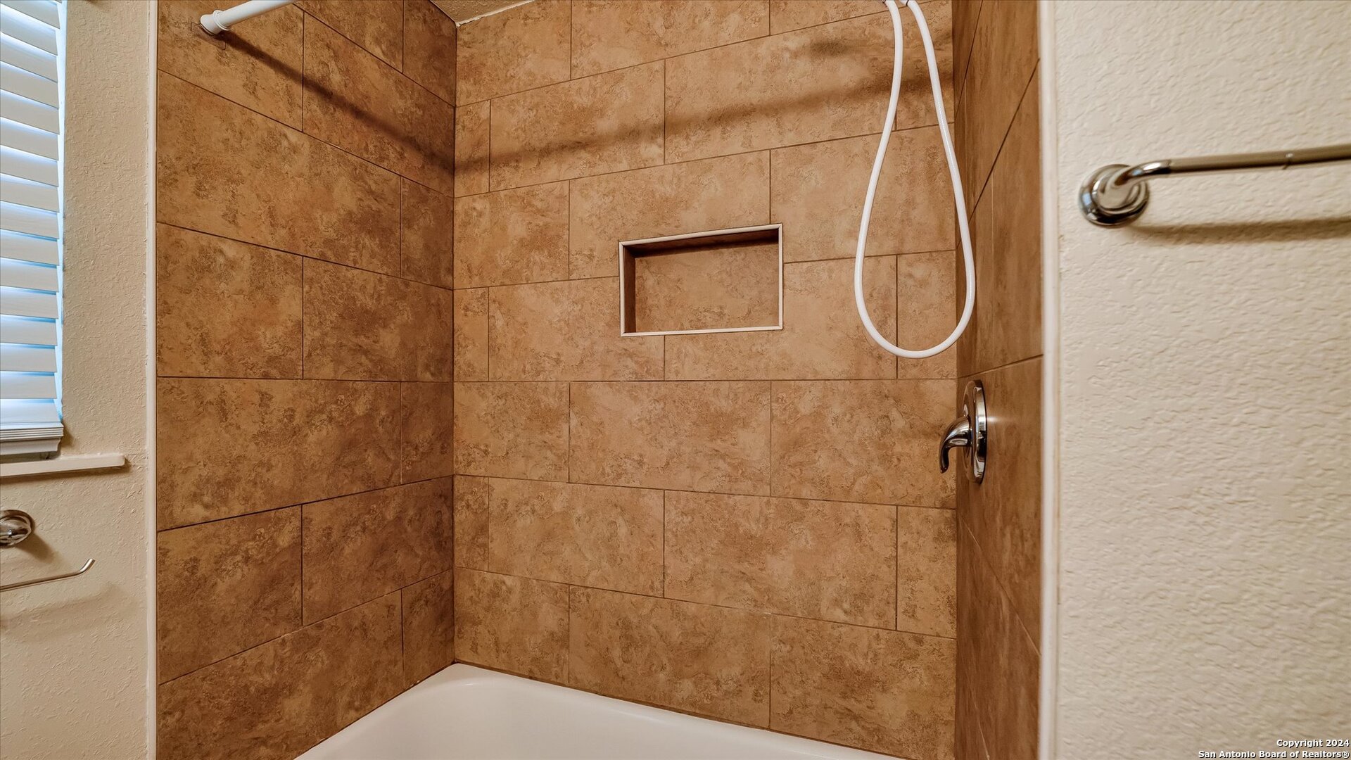 property viewer photo 26