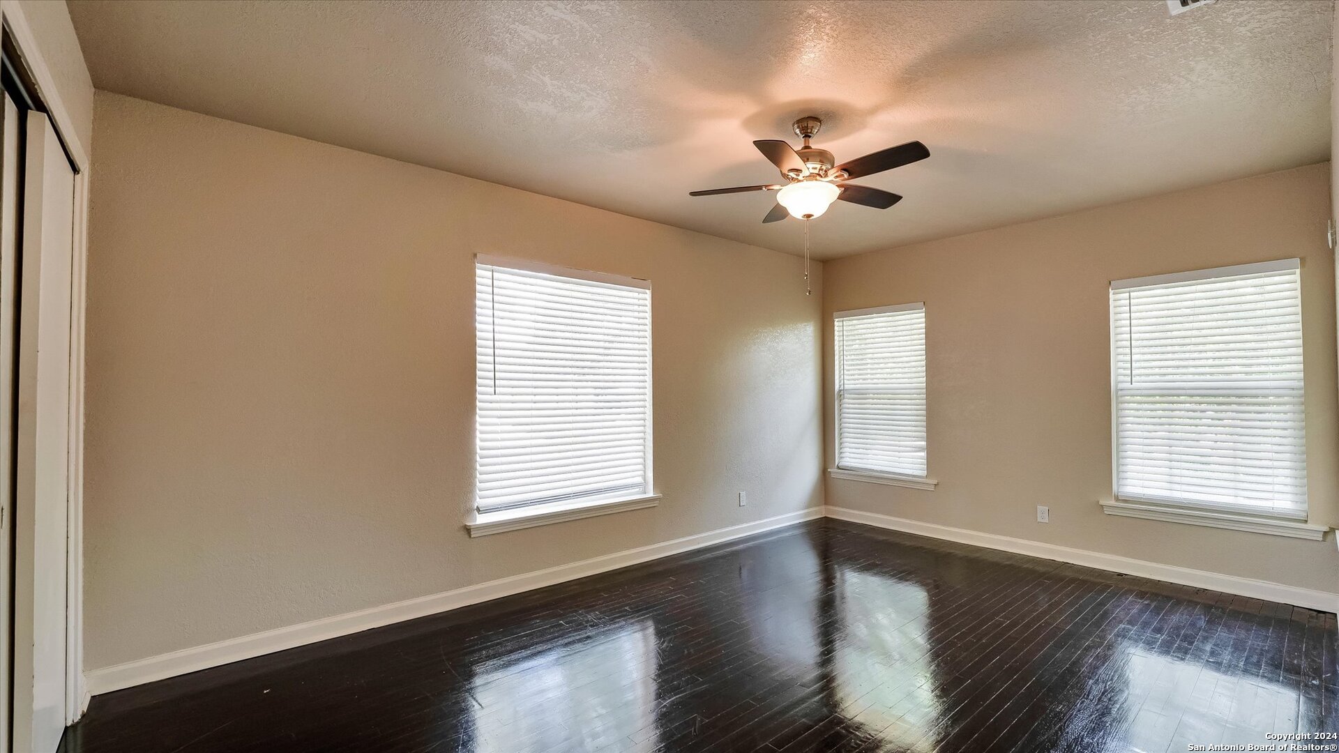 property viewer photo 30