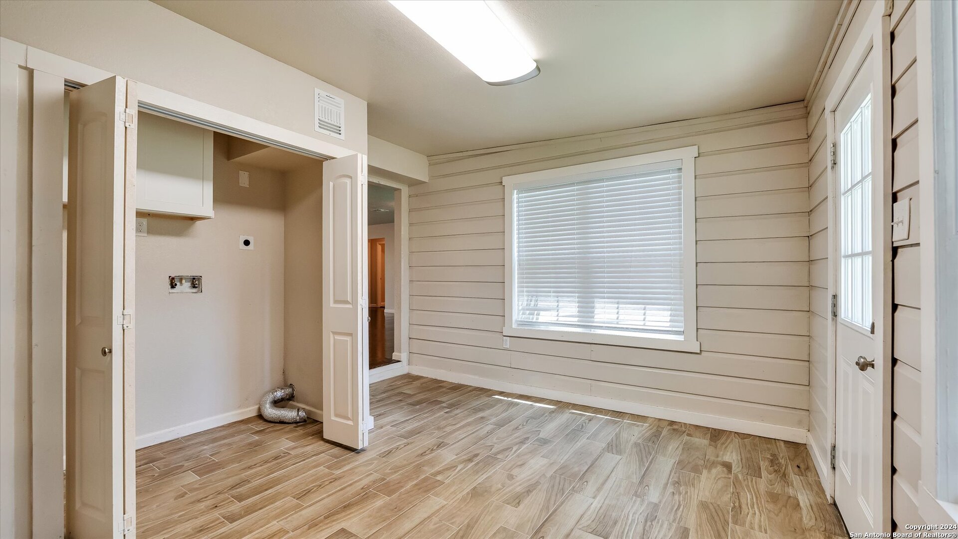 property viewer photo 31