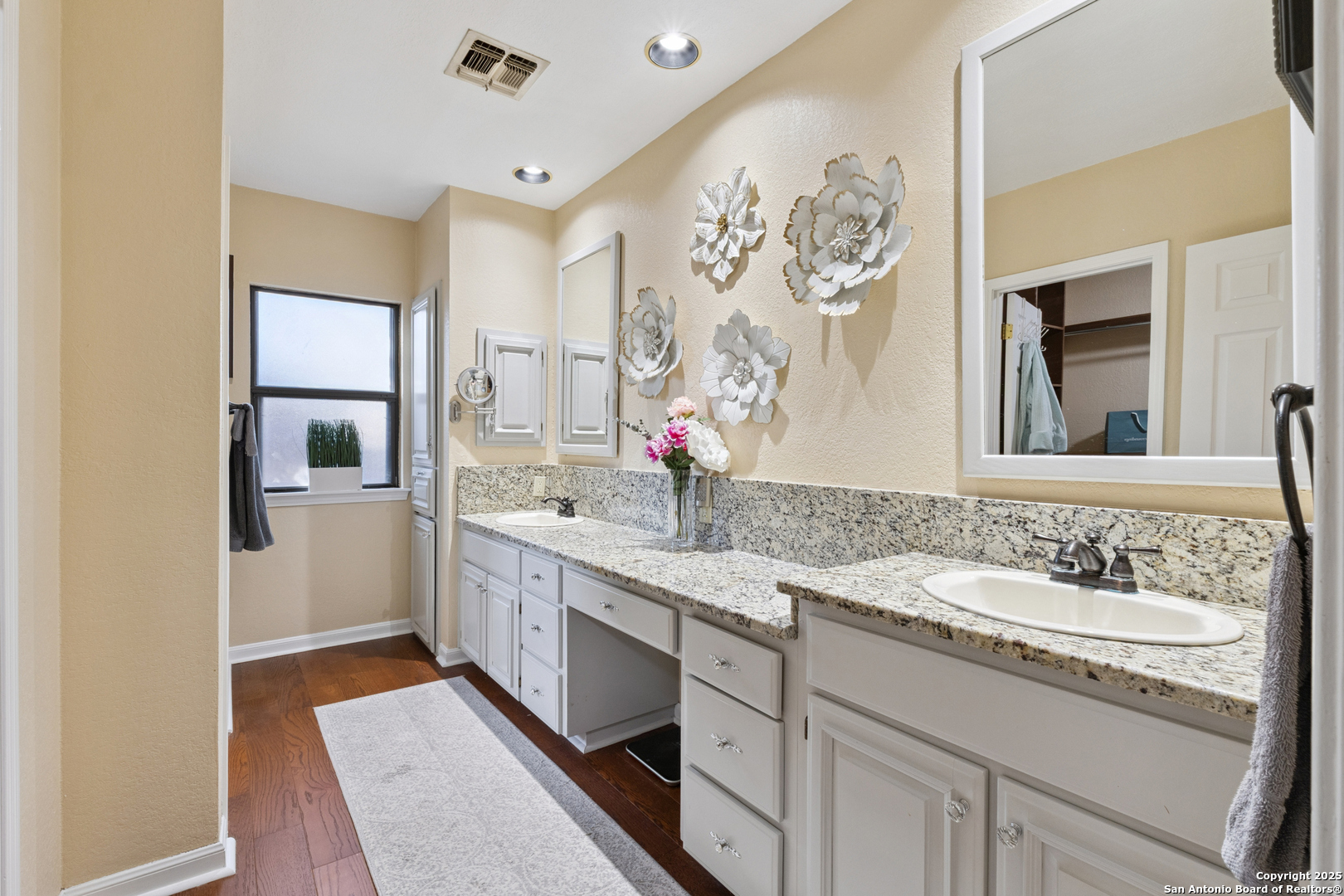 property viewer photo 16