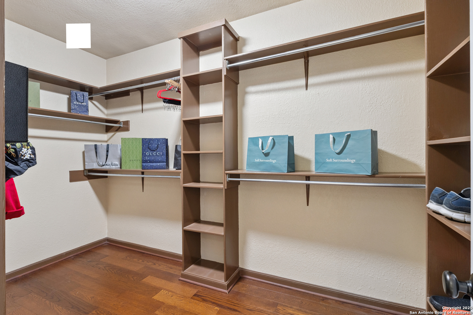 property viewer photo 18