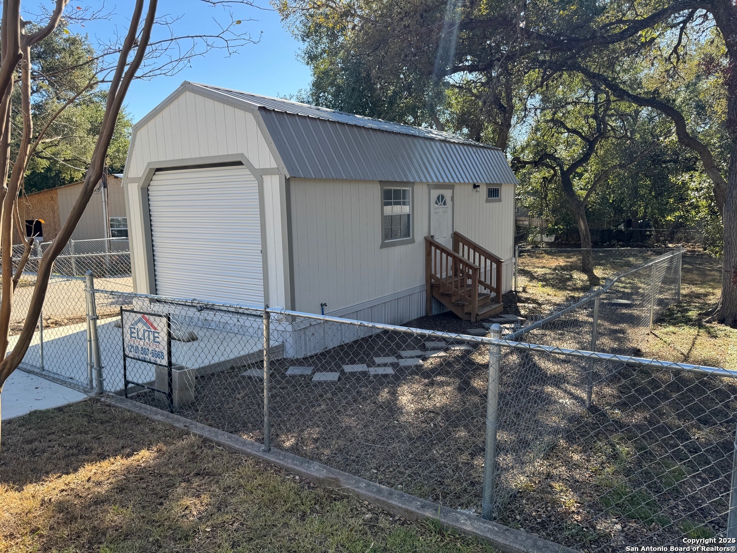 main property photo 28