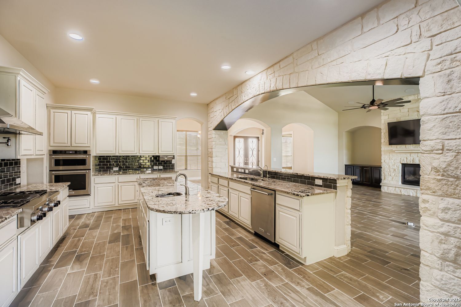 property viewer photo 16