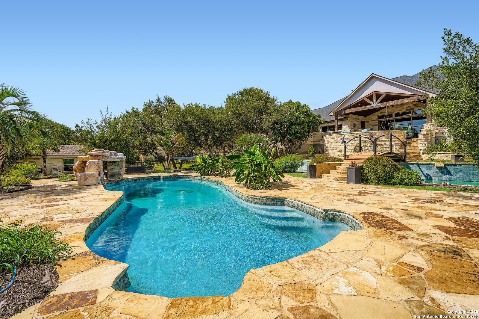 property viewer photo 24