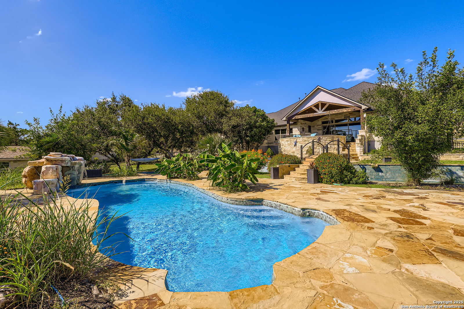 property viewer photo 26