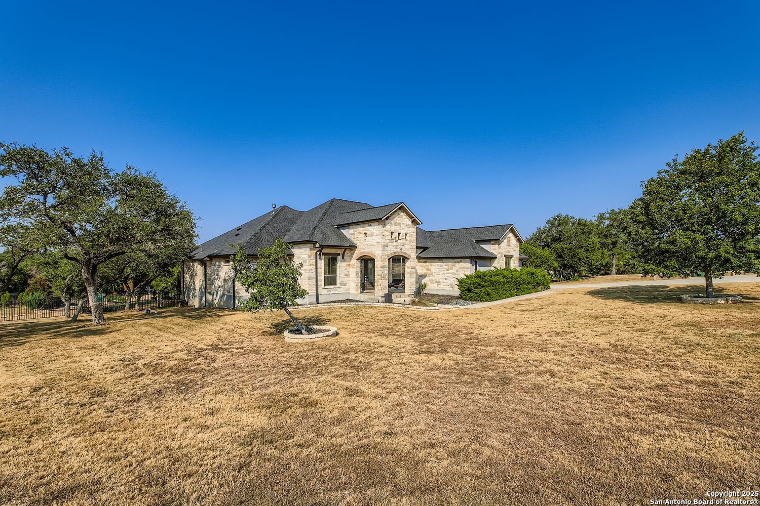 property viewer photo 35