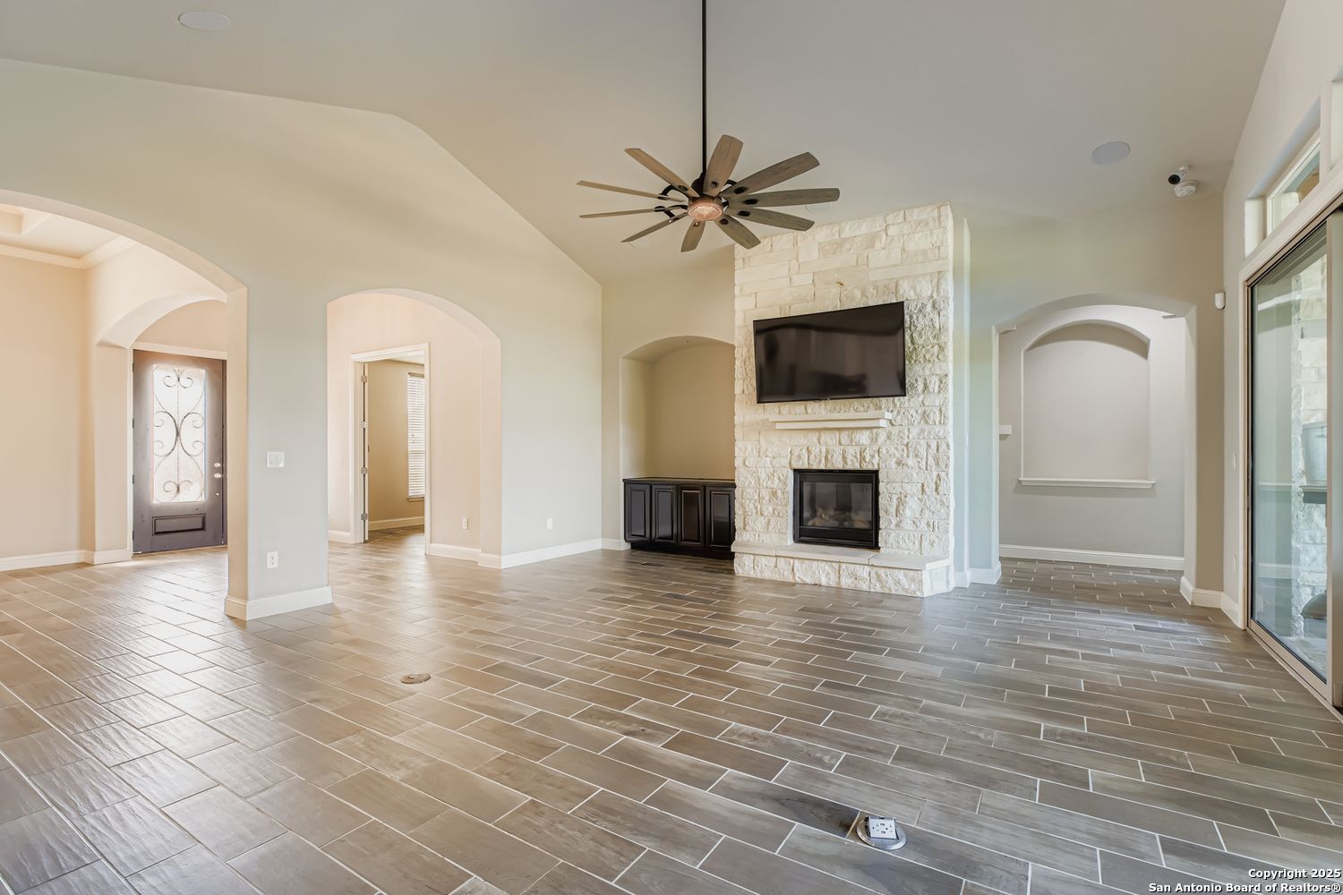 property viewer photo 8