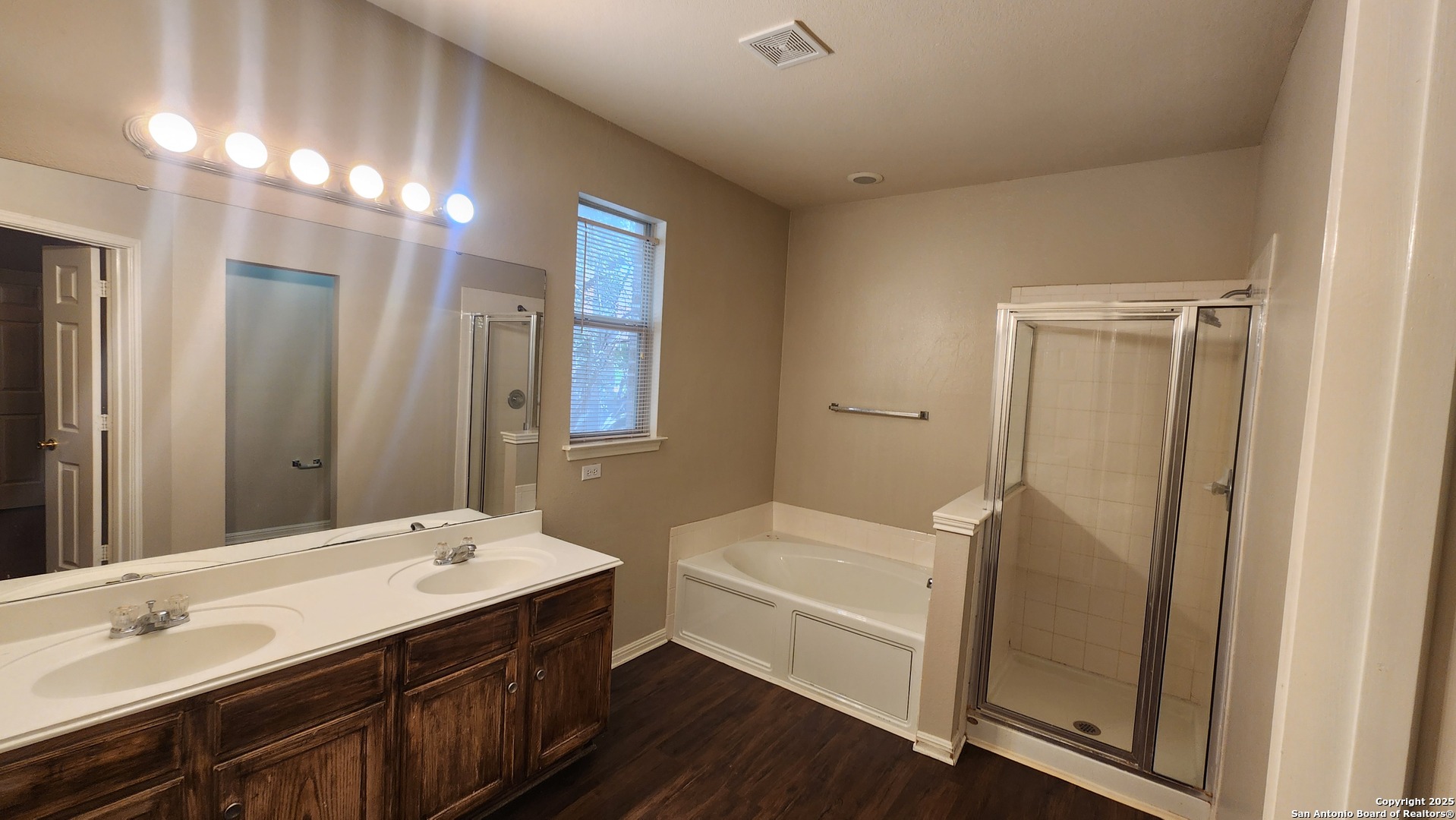 property viewer photo 19