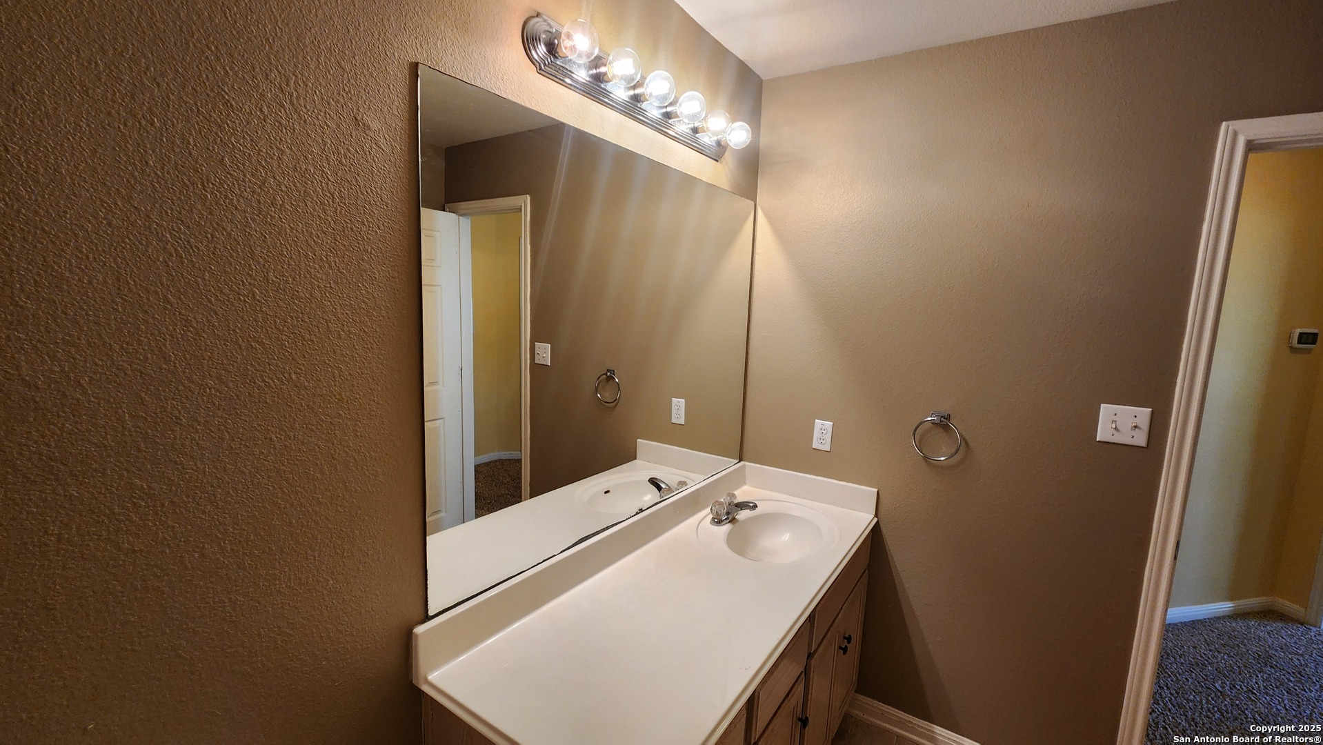 property viewer photo 40