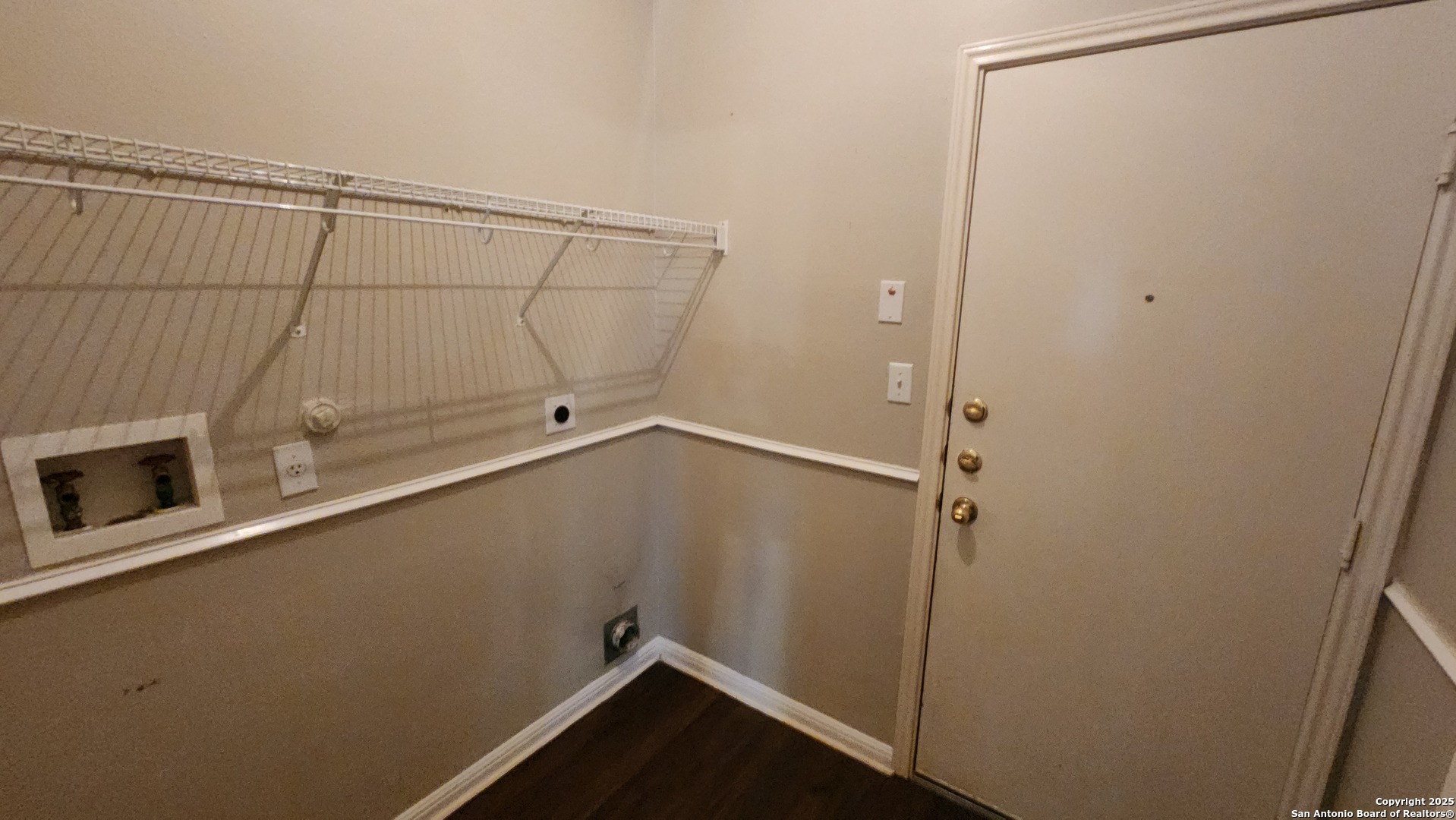 property viewer photo 45