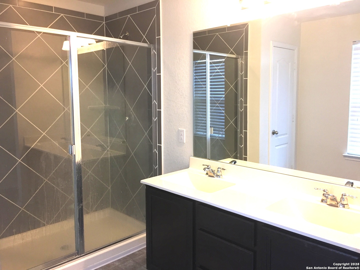 property viewer photo 7