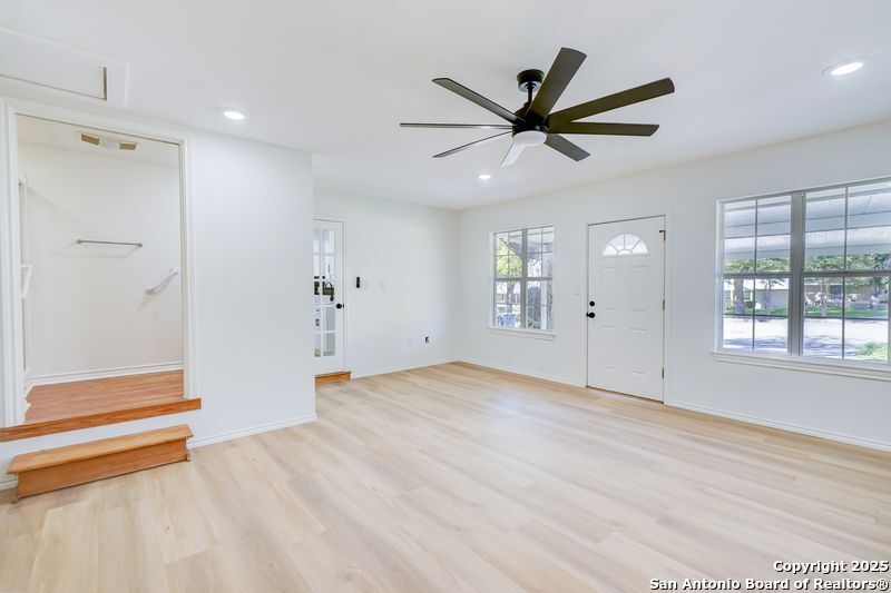 property viewer photo 14