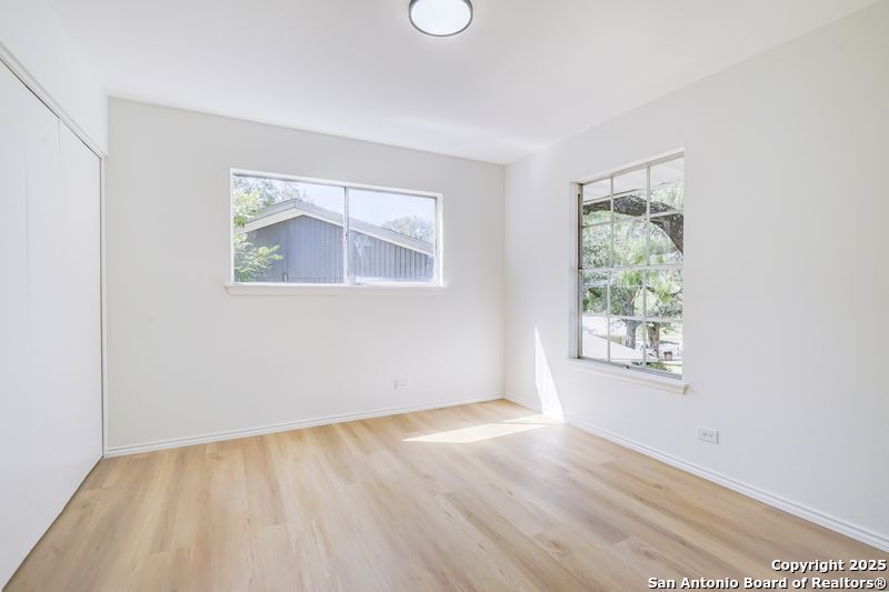 property viewer photo 23