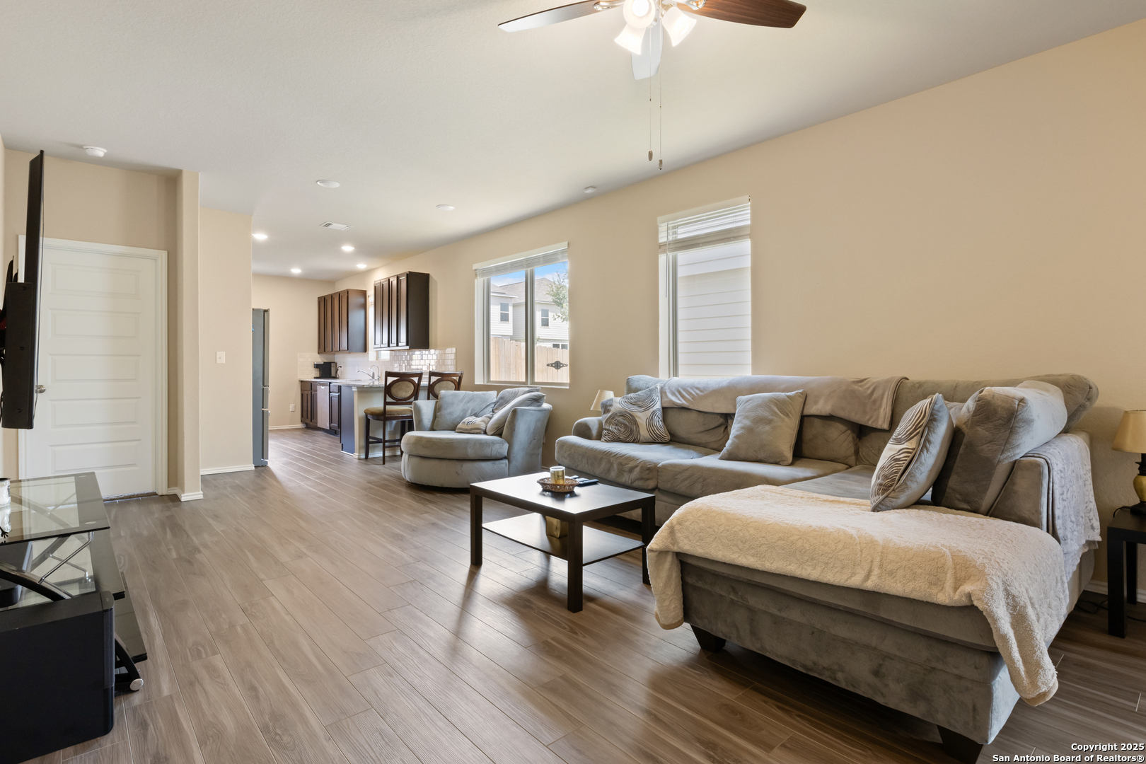 property viewer photo 5