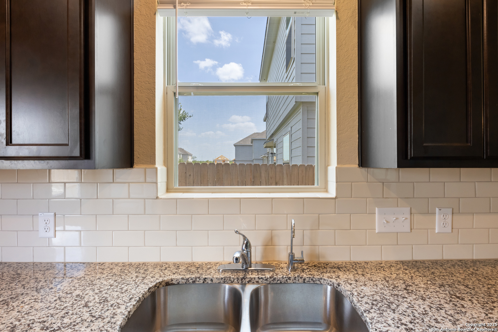 property viewer photo 9