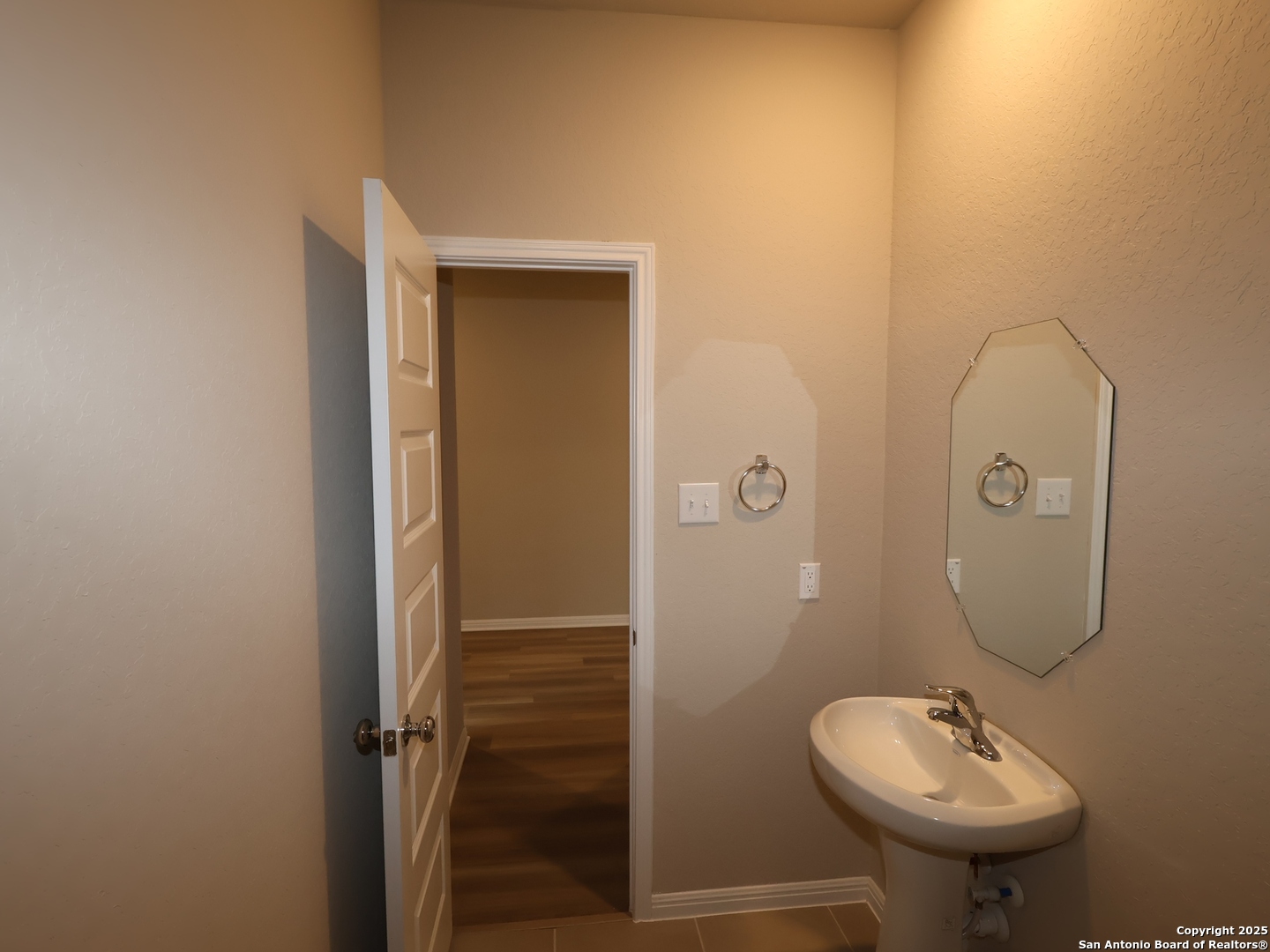 property viewer photo 19