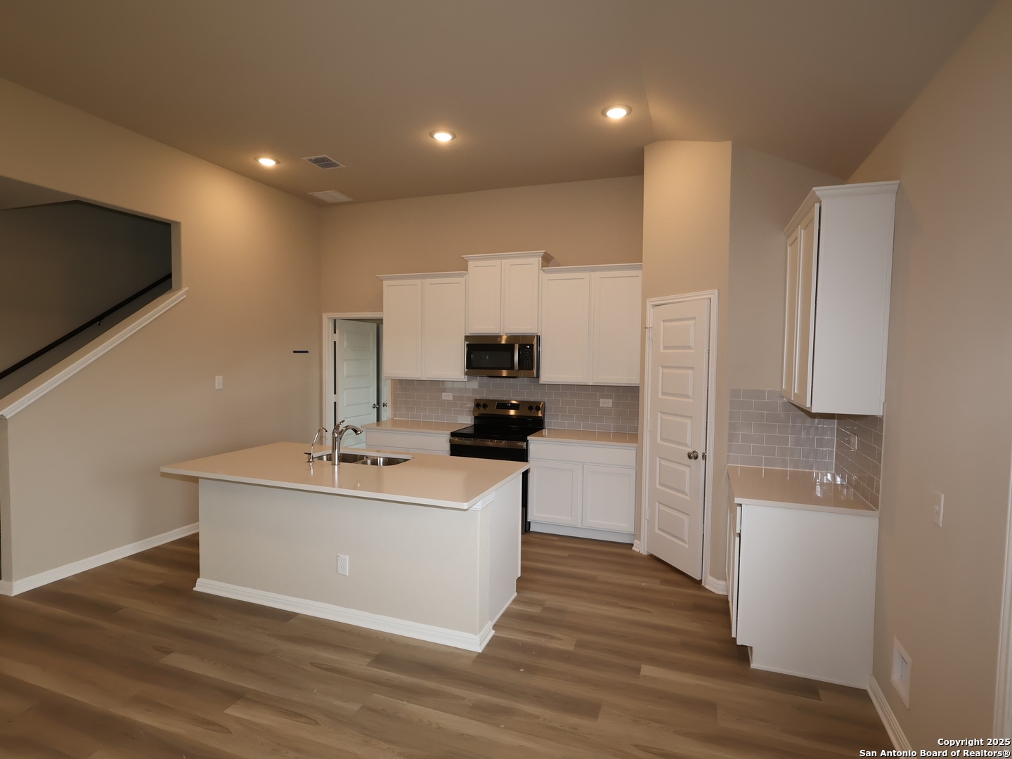 property viewer photo 2