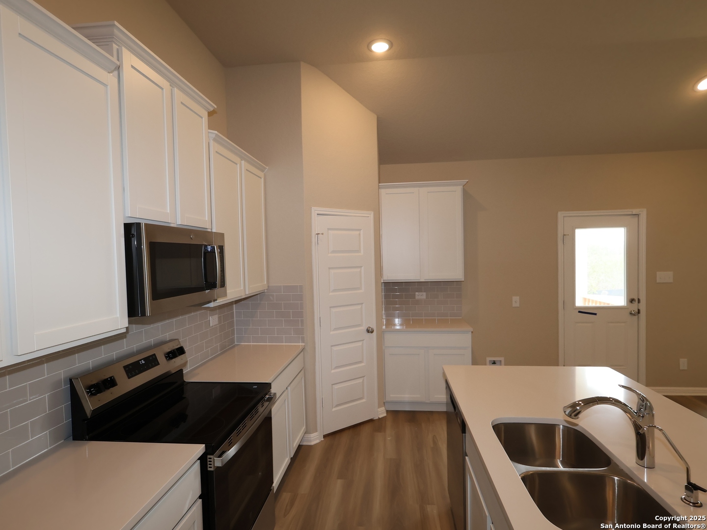 property viewer photo 3