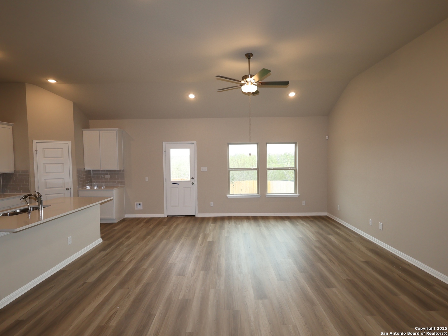 property viewer photo 4