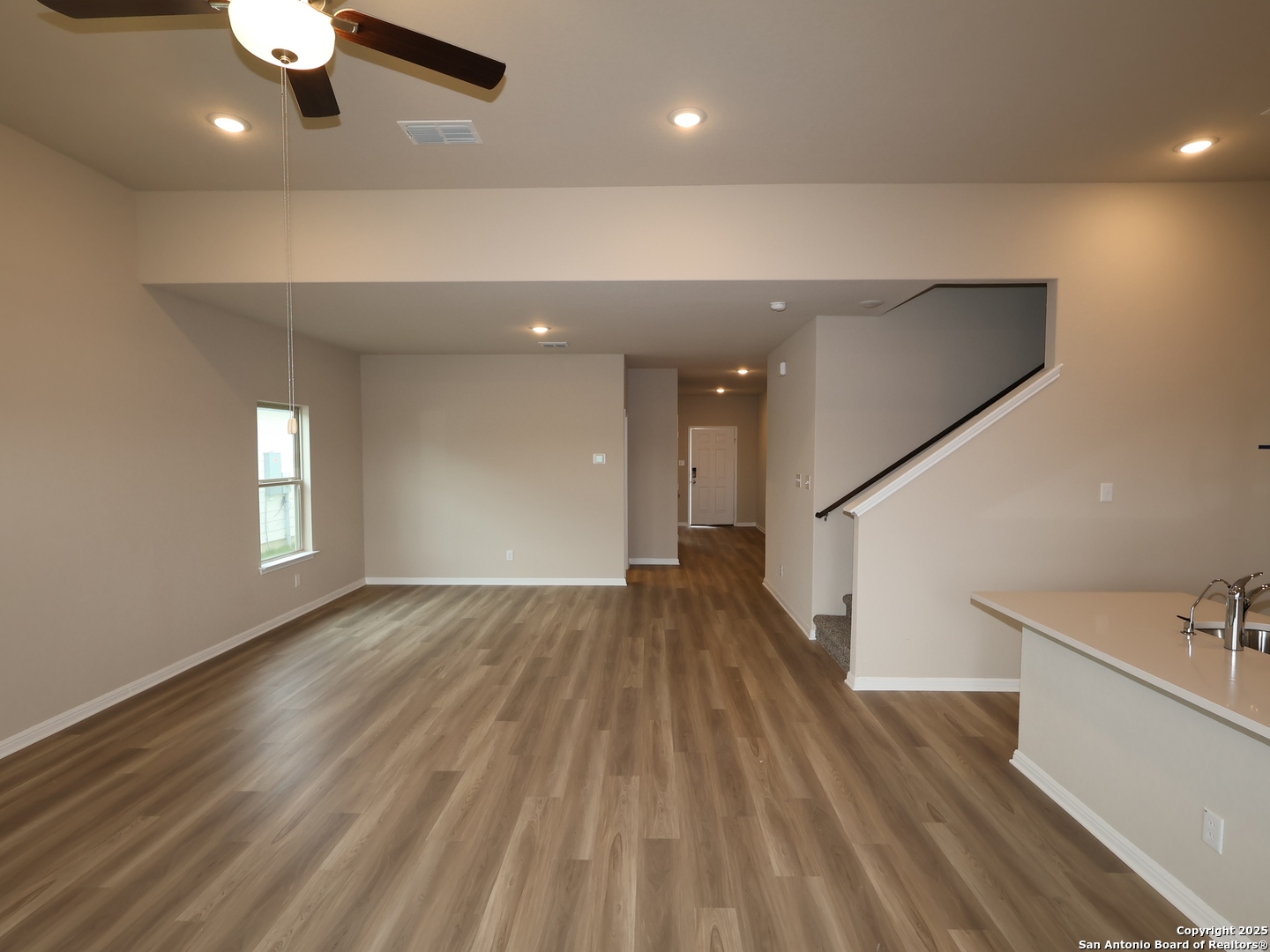 property viewer photo 5
