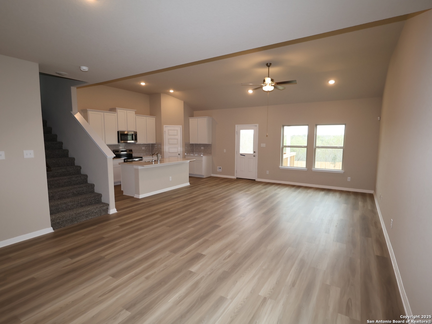 property viewer photo 6