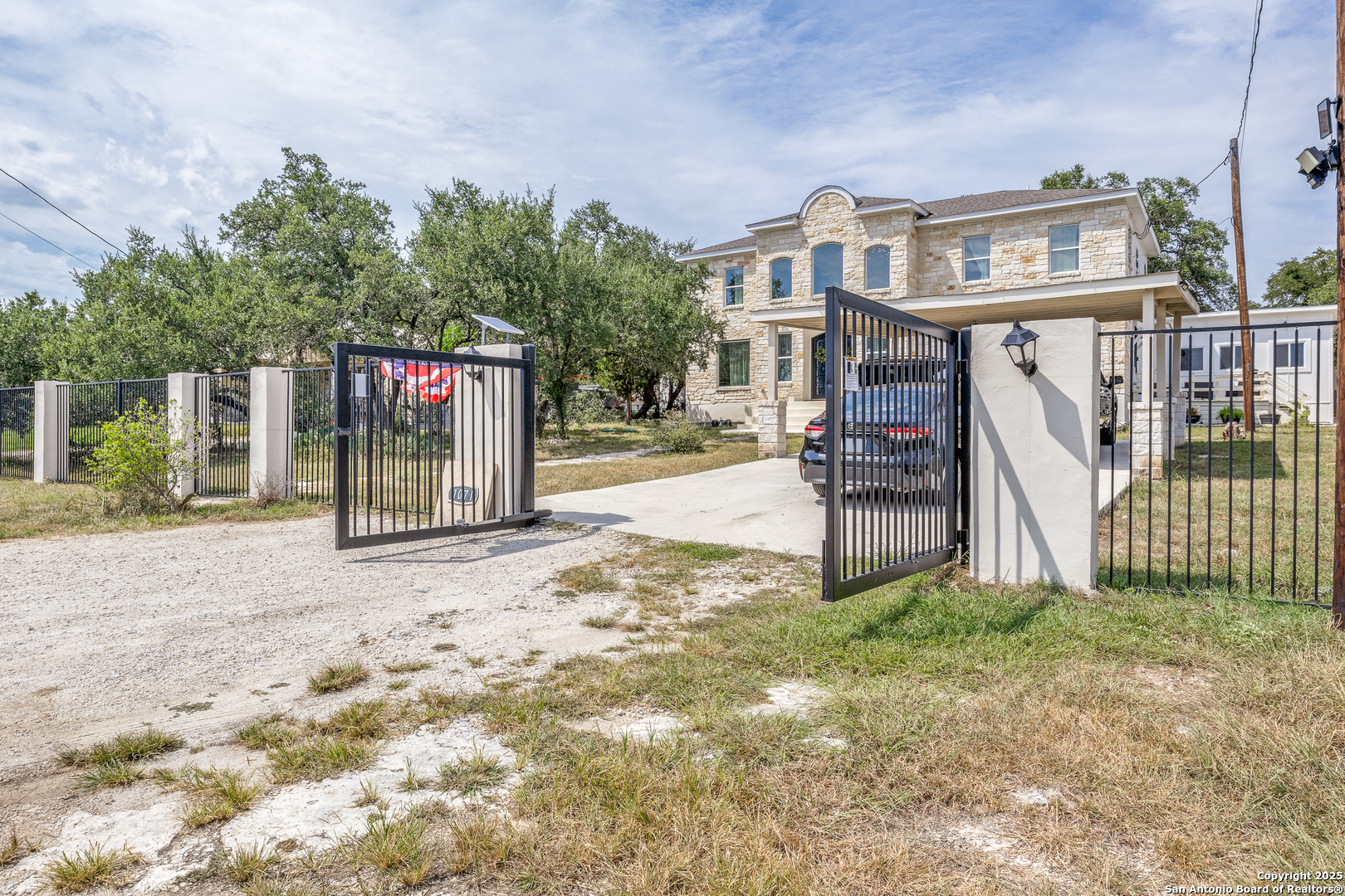 main property photo 27