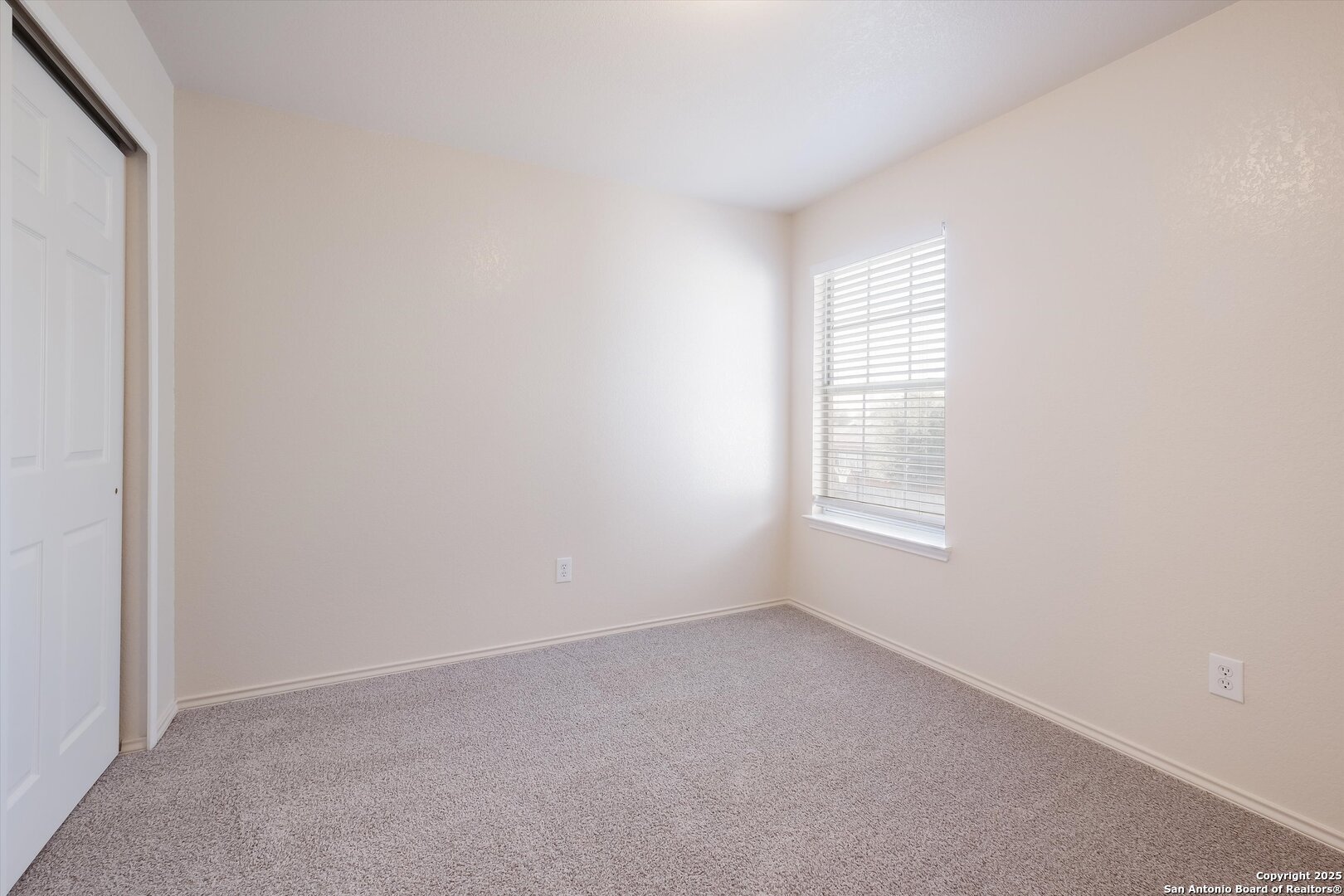 property viewer photo 11