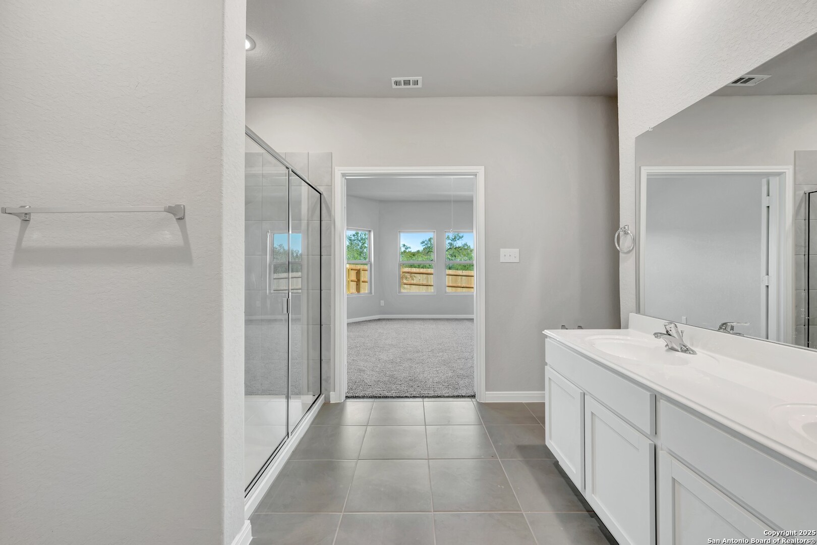 property viewer photo 15
