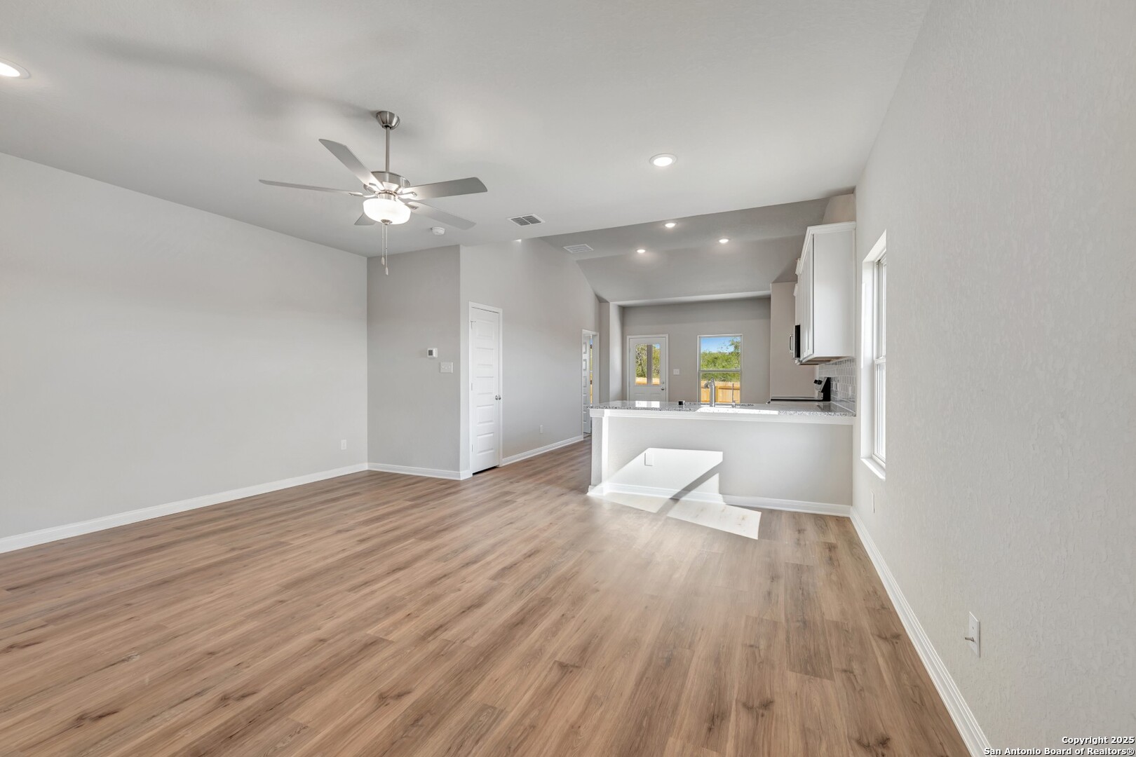 property viewer photo 3