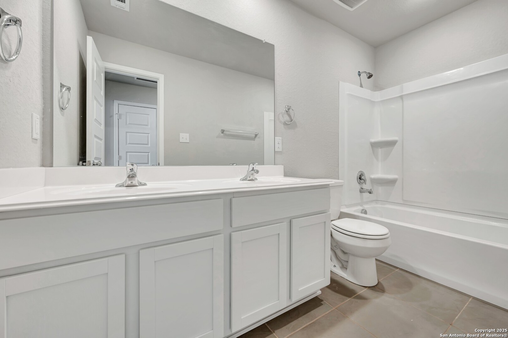 property viewer photo 35