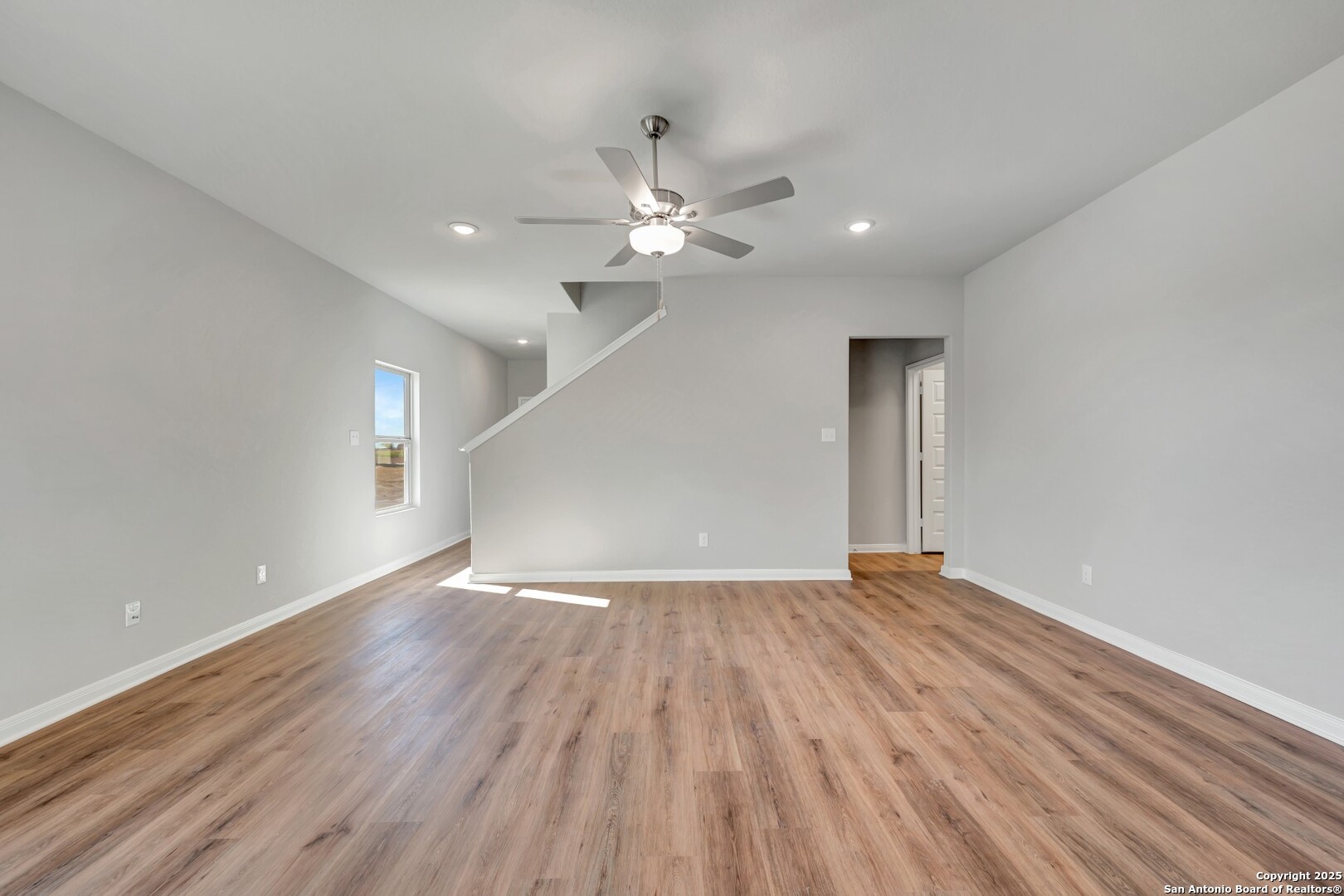 property viewer photo 6
