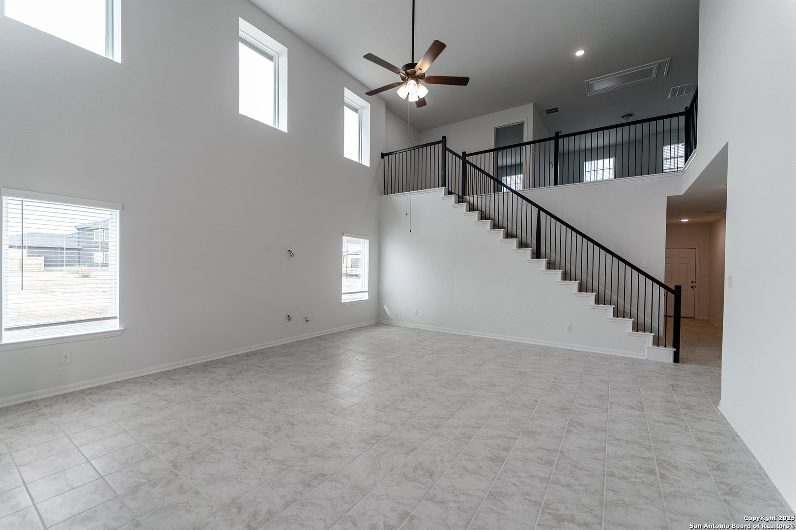 property viewer photo 2