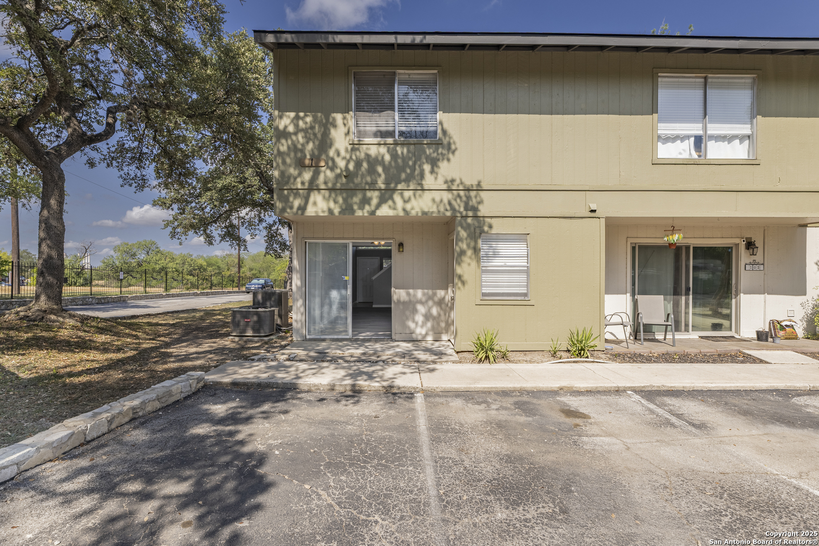 main property photo 23
