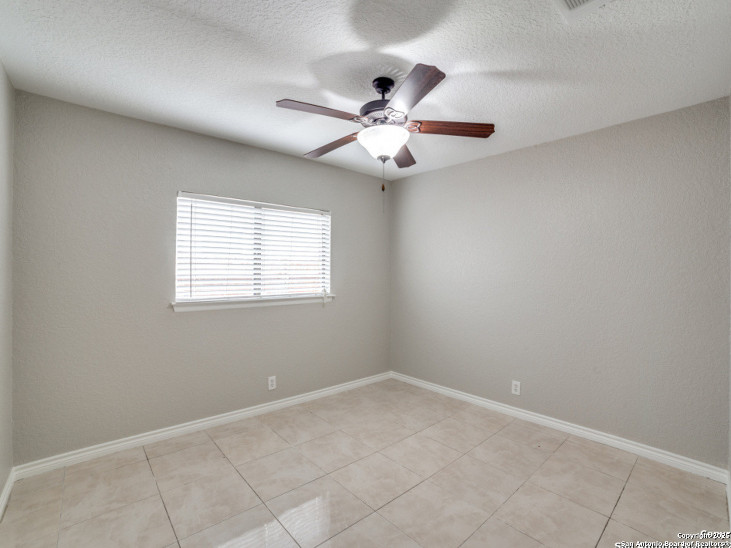 property viewer photo 12