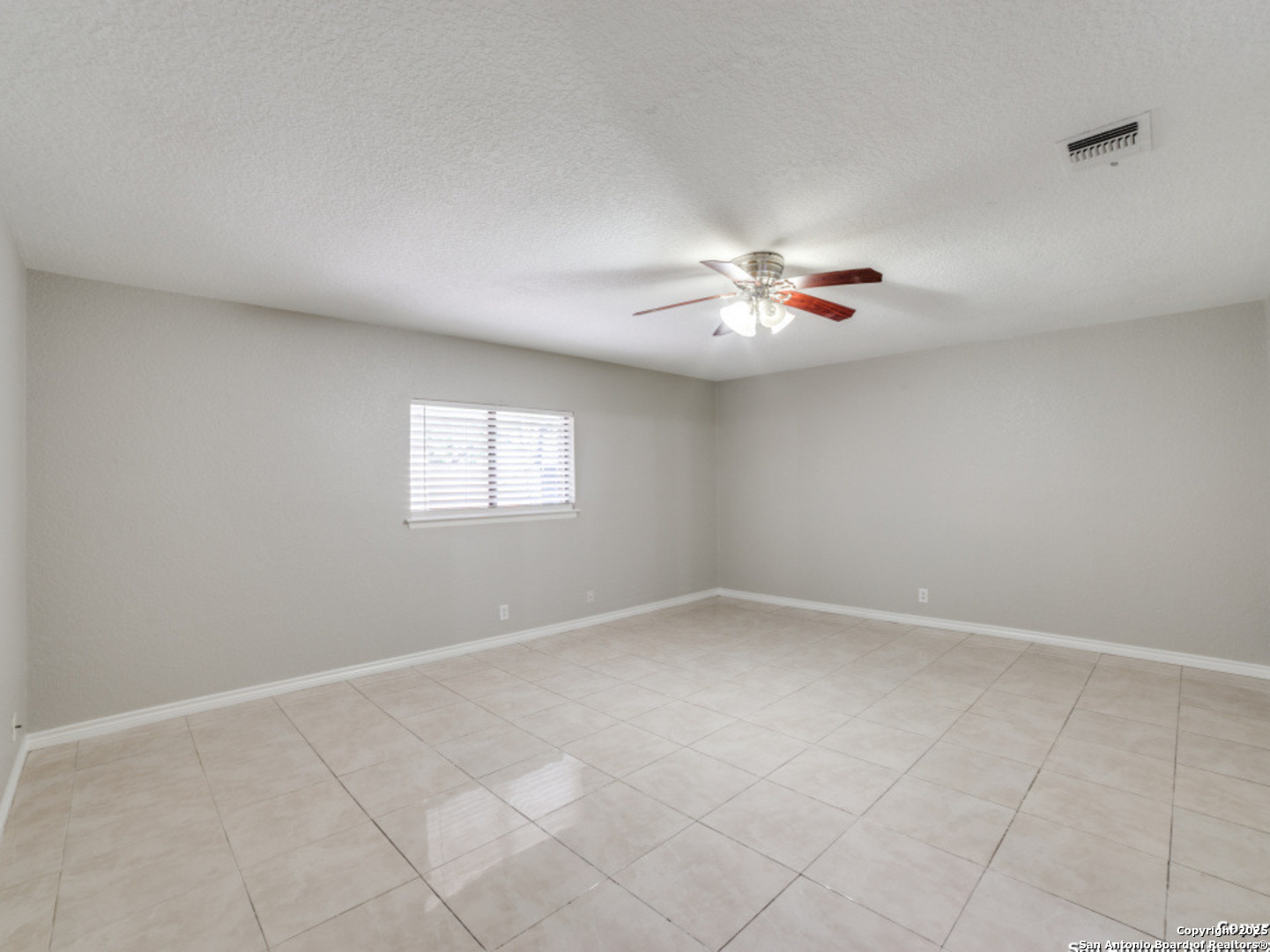 property viewer photo 13