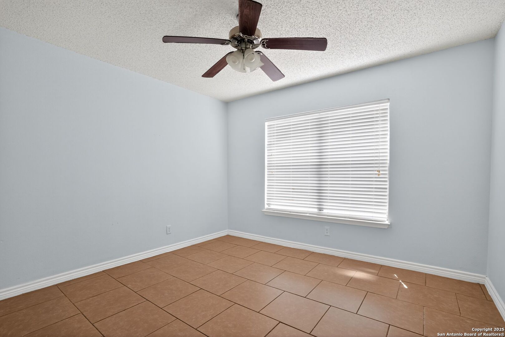 property viewer photo 6