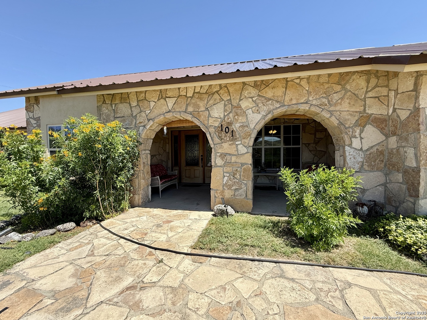 main property photo 3