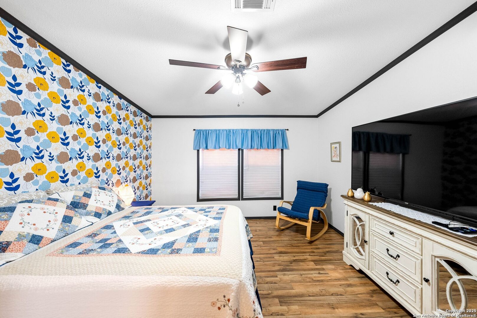 main property photo 13